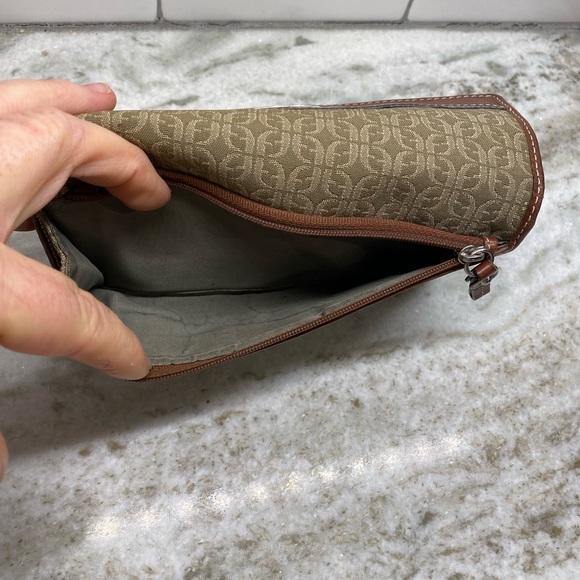 Tan fabric fossil wallet with fossil F logo and print it on fabric. - Picture 2 of 6